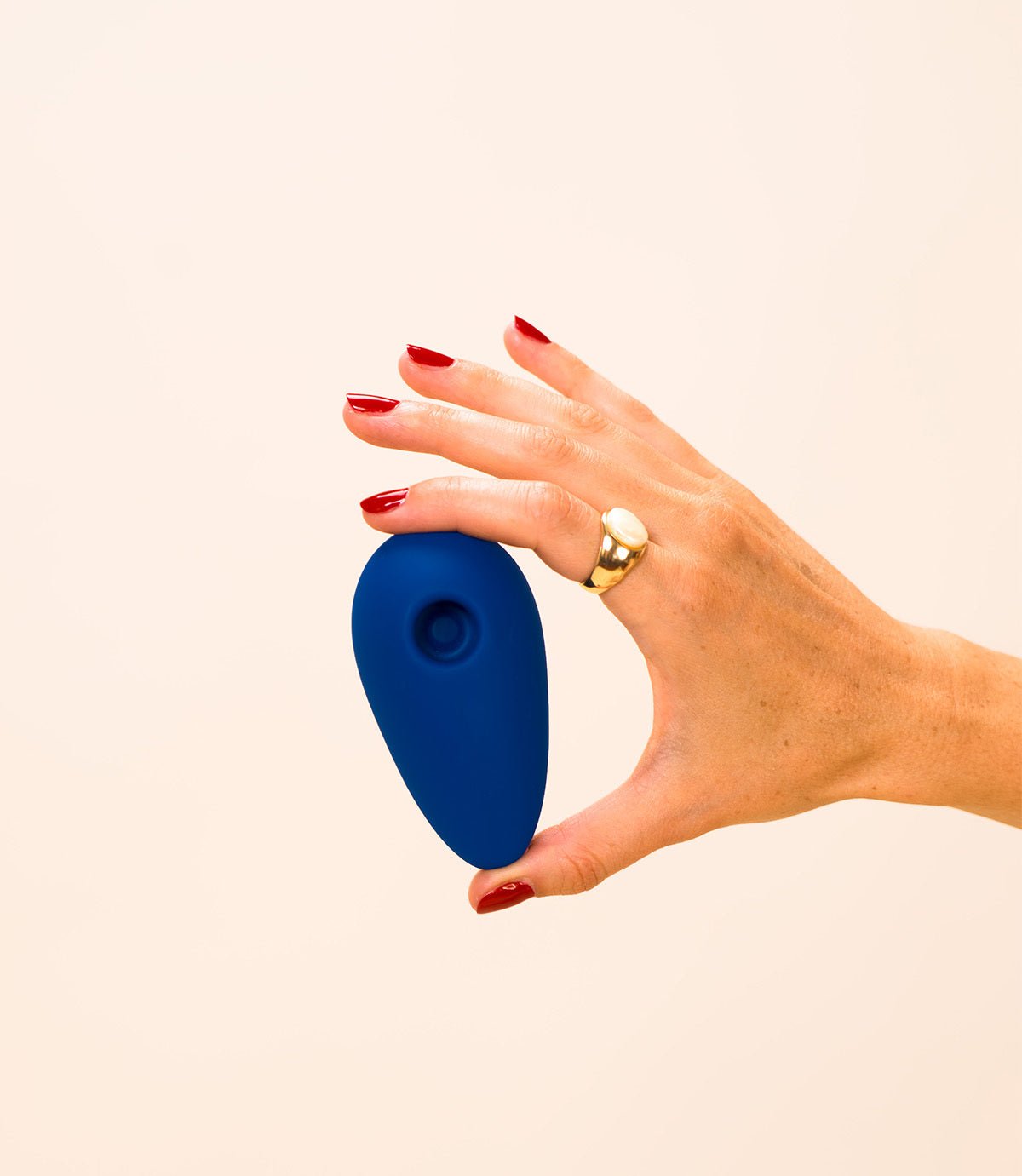 vibromasseur clito Mini Coco: a clitoral vacuum by Puissante